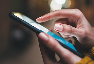 financial advisor texting